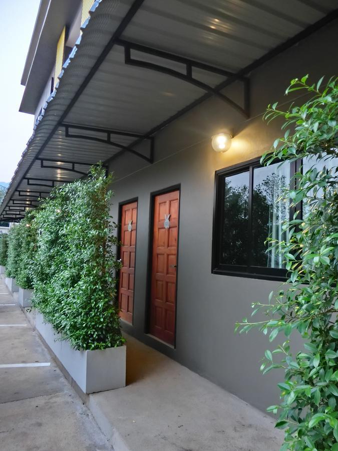 The Rabbit House Hotel Thong Pha Phum Bagian luar foto