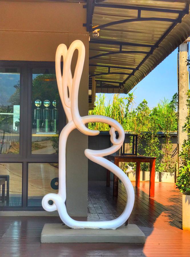The Rabbit House Hotel Thong Pha Phum Bagian luar foto