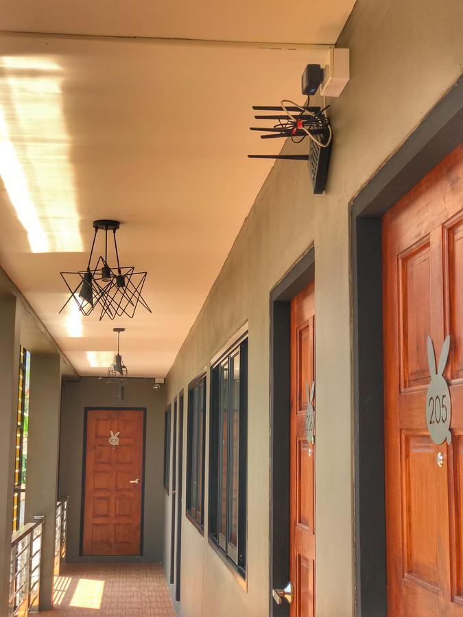 The Rabbit House Hotel Thong Pha Phum Bagian luar foto