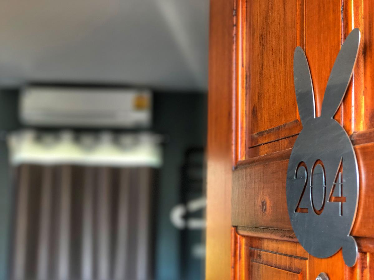 The Rabbit House Hotel Thong Pha Phum Bagian luar foto