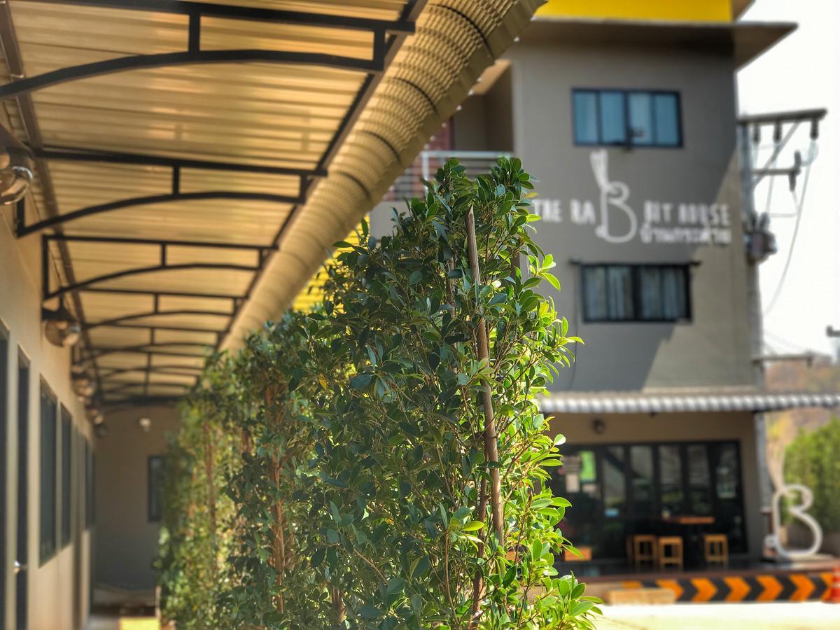 The Rabbit House Hotel Thong Pha Phum Bagian luar foto