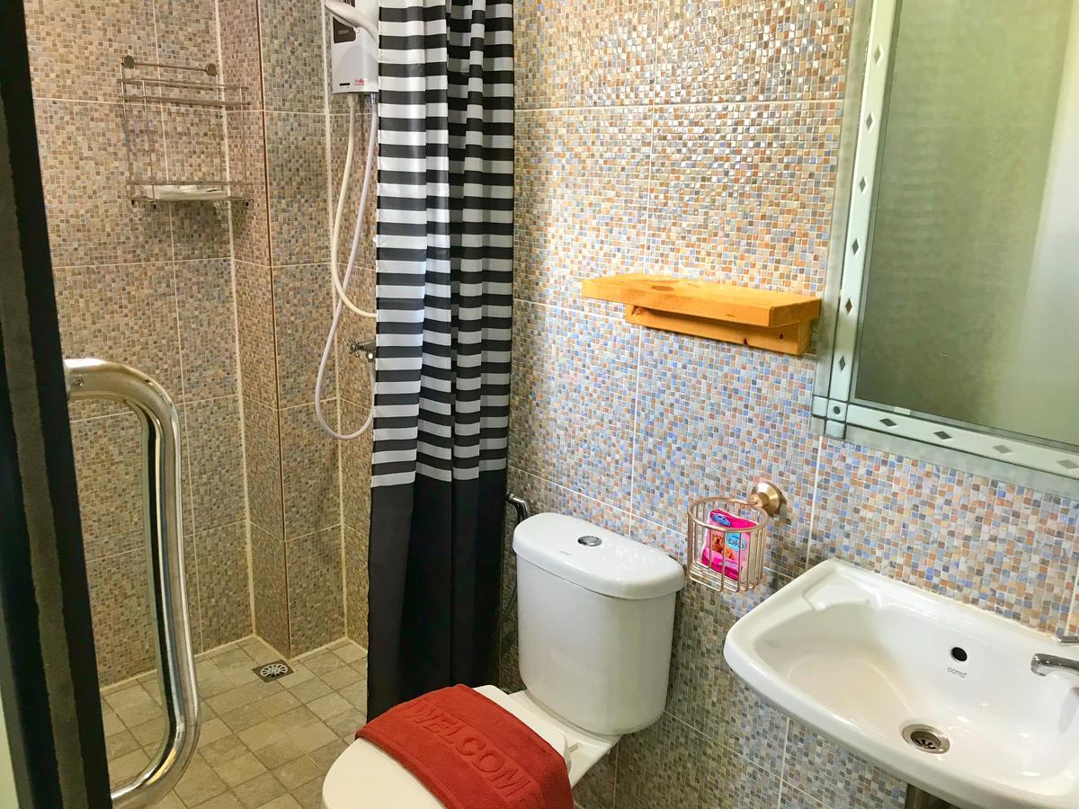 The Rabbit House Hotel Thong Pha Phum Bagian luar foto